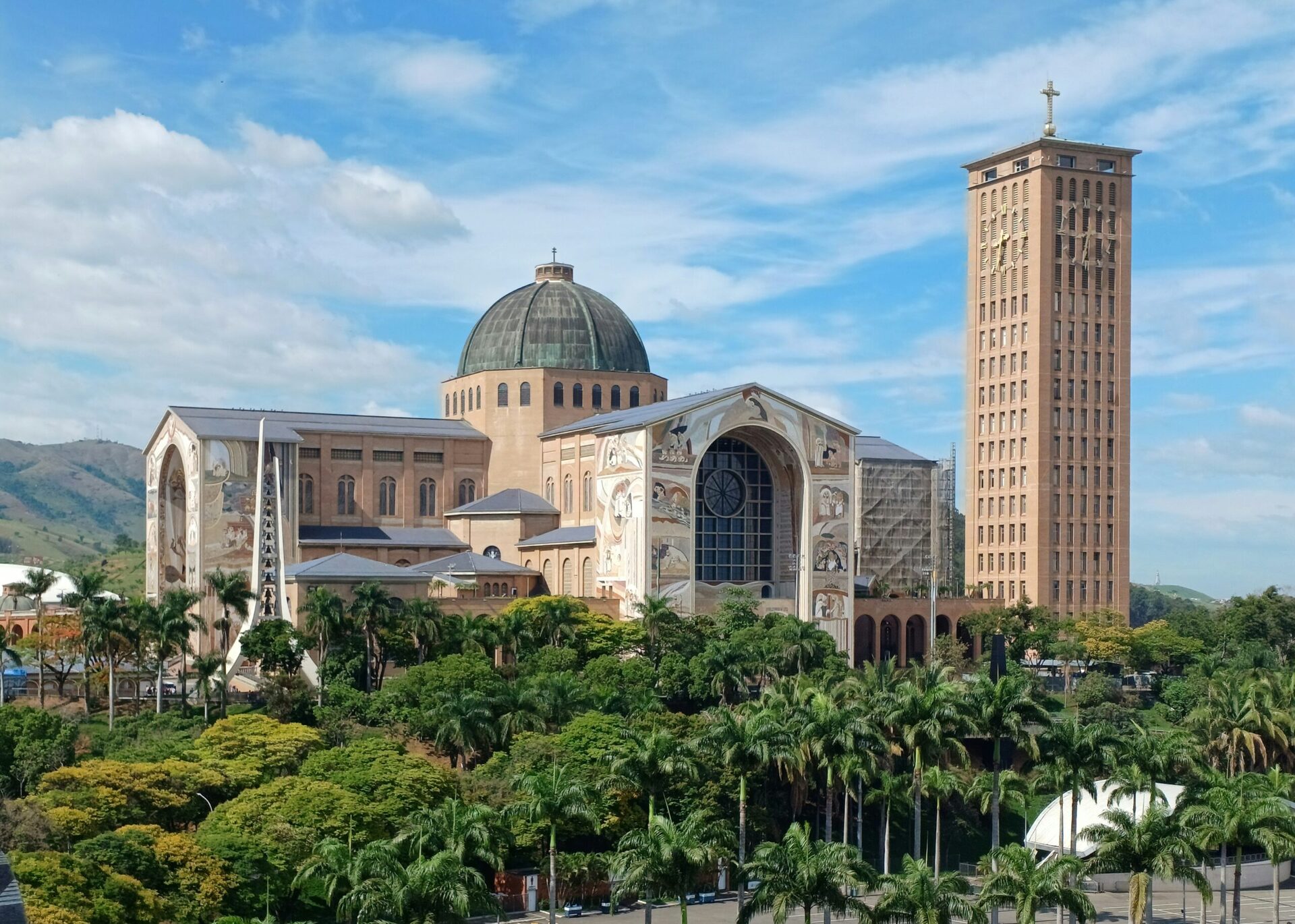 Da Capelinha à Basílica: Entenda os 6 Tipos de Templos e as Vocacões na Igreja Católica 4 Santuário Nacional Basílica Nossa Senhora de Aparecida